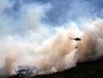 Pilotos atuam no combate aéreo de incêndios e encaram riscos de morte