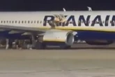 Alarme falso de incêndio em avião causa pânico e deixa feridos. Vídeo