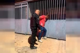 Policiais penais prendem homem que havia acabado de esfaquear mulher