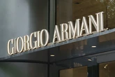 Giorgio Armani é multado por conexão com mão de obra ilegal e precária