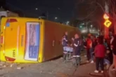 Ônibus de transporte coletivo tomba e deixa 20 feridos em Jundiaí