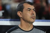Carille coloca futuro em cheque após goleada: “Noite horrível”