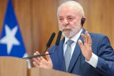 Lula explica porque não tem celular: “Tem que usar só pro necessário”