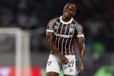 Em despedida de Arias, Cruzeiro vence Fluminense e vira líder