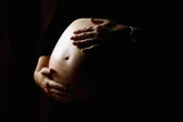 Mulher em trabalho de parto é agredida por marido no interior de SP