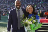 Ex-jogador de futebol americano anuncia a 14ª gravidez da esposa