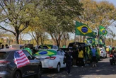 Brasília tem ato pró-Bolsonaro antes de julgamento no STF. Veja imagens