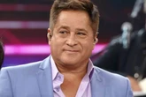 Fã joga água em Leonardo durante show e reação do cantor surpreende