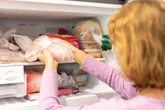 Por quanto tempo se deve guardar carnes na geladeira? Expert explica