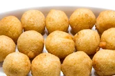 Coma sem culpa este suculento bolinho de queijo feito com batata-doce