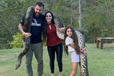 Mais de 100 animais: família de SP tem cobras, jacaré e macaco em casa.