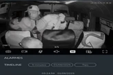 Vídeo: homem assalta van e apavora passageiros no Rio de Janeiro