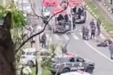 Motociclista é preso após furar blitz e atropelar policial em avenida