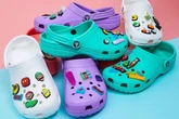 Crocs desvaloriza após tarifaço e expectativa é de queda nas vendas