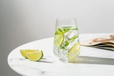 Água tônica faz bem ou mal para a saúde? Nutricionista esclarece