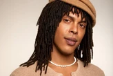Conheça Raphael Elias, ator que viverá Djavan em musical
