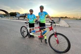“Preenche a escuridão”: servidor vence limites da cegueira no ciclismo