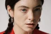 Lorde usa foto de suas partes íntimas em encarte de novo álbum