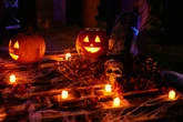 Magias de Halloween: confira rituais encantados para atrair o amor