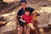 Cães protegem menino de 2 anos desaparecido em mata: “Heróis”