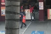 Vídeo: suspeitos fazem arrastão em mini-mercado na zona leste de SP