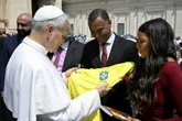 Relação de papa Leão XIV com os esportes é revelada pela moda