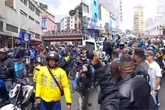 Motoboys protestam na 25 de Março após entregador ser baleado em roubo