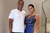 Denílson recria pedido de casamento de CR7 e diverte a web; confira