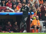 Alisson deixa campo após lesão e preocupa a Seleção Brasileira; veja