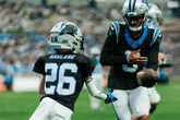 Vídeo: garoto de 12 anos com câncer raro faz touchdown em jogo da NFL