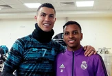 Rodrygo entra na mira do Al-Nassr com aval de Cristiano Ronaldo