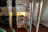 Filho que trancou mãe e irmã administrava pensão de R$ 12 mil da idosa