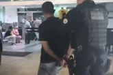 Vídeos flagram homem invadindo lar de mulher e sendo preso pela PMDF