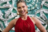Flerte ou negócio? Perfil de Virginia é o único seguido por bilionário
