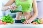 Adeus, fadiga: suco verde rico em ferro para acabar com o cansaço