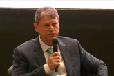 Em Lisboa, Tarcísio é anunciado como “presidenciável” e elogia Derrite