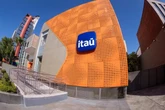 Entenda como as empresas “bisbilhotam” a vida de quem faz home office