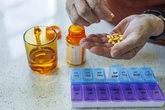 Uso indiscriminado de suplementos acende alerta entre especialistas