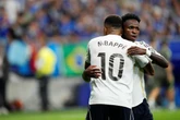 Mbappé e Vini Jr. garantem vitória do Real Madrid contra o Oviedo