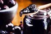 Aproveite a época! Geleia caseira de jabuticaba tem só 3 ingredientes