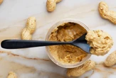 Pasta de amendoim: por que consumir todo dia pode não ser saudável