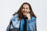 Vitor Kley faz show intimista ao vivo na Rádio Metrópoles