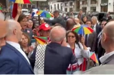 Em Paris, Lula recebe lenço que virou símbolo da Palestina; vídeo