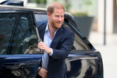 Harry faz visita secreta a membro real durante viagem ao Reino Unido