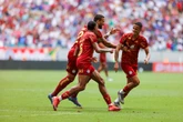 Sob os olhares de Ancelotti, Bahia bate Santos e se firma no G4