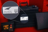 Mistério cerca sistema antidrone com brasão ucraniano encontrado no RJ