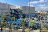 Trio invade shopping em funcionamento para assaltar loja de celulares