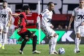 Com gol aos 88, Santos empata com Sport e sai da zona de rebaixamento