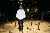Artista Antonio Obá conduz visita guiada por sua exposição no CCBB