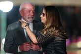 Lula esquece cinto e Janja sai às pressas para comprar acessório em NY